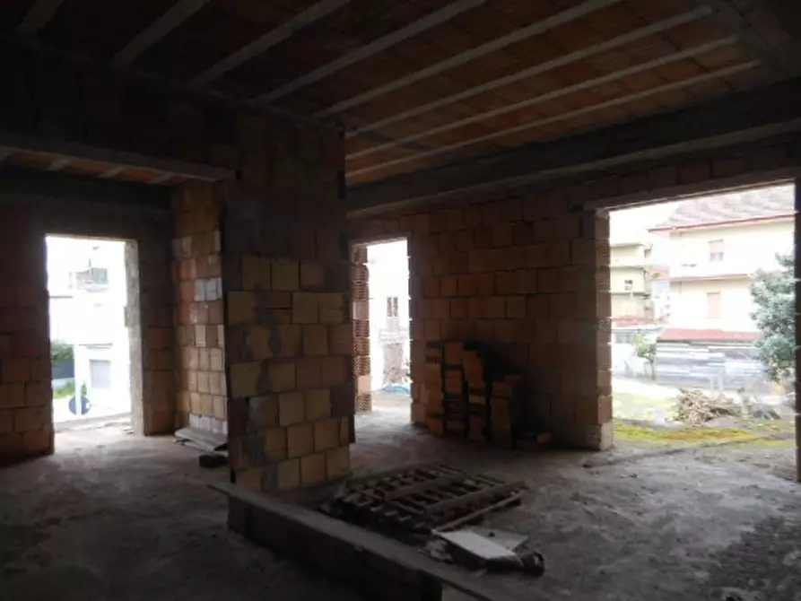 Immagine 8 di Villa in vendita  a Vairano Patenora