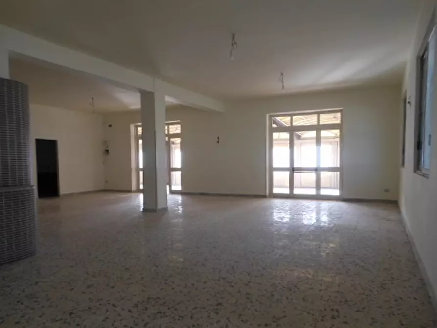 Immagine 11 di Locale commerciale in vendita  a Presenzano