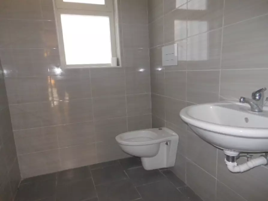 Immagine 7 di Locale commerciale in vendita  a Presenzano