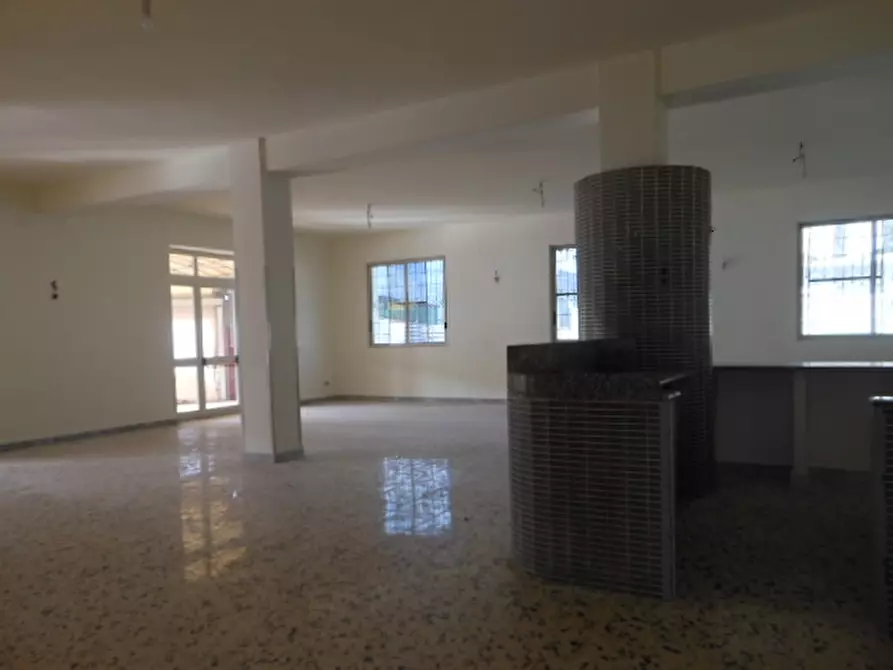 Immagine 9 di Locale commerciale in vendita  a Presenzano