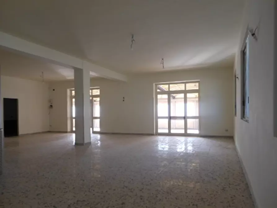 Immagine 10 di Locale commerciale in vendita  a Presenzano