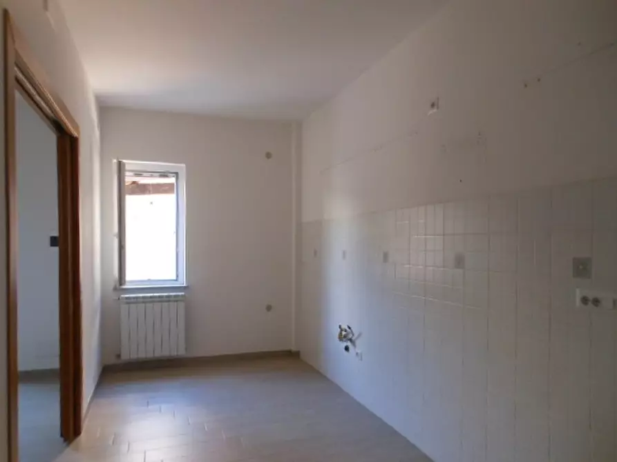 Immagine 11 di Appartamento in vendita  a Teano