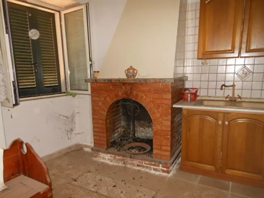 Immagine 2 di Appartamento in vendita  a Tora E Piccilli