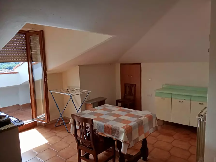 Immagine 3 di Mansarda in vendita  a Teano