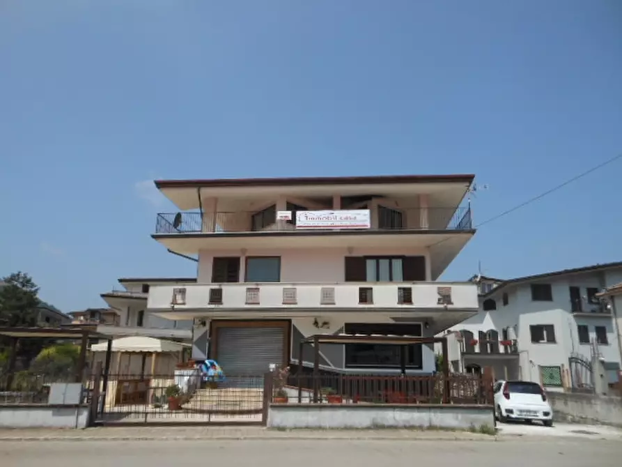 Immagine 1 di Locale commerciale in vendita  in VIA 4 NOVEMBRE a Vairano Patenora