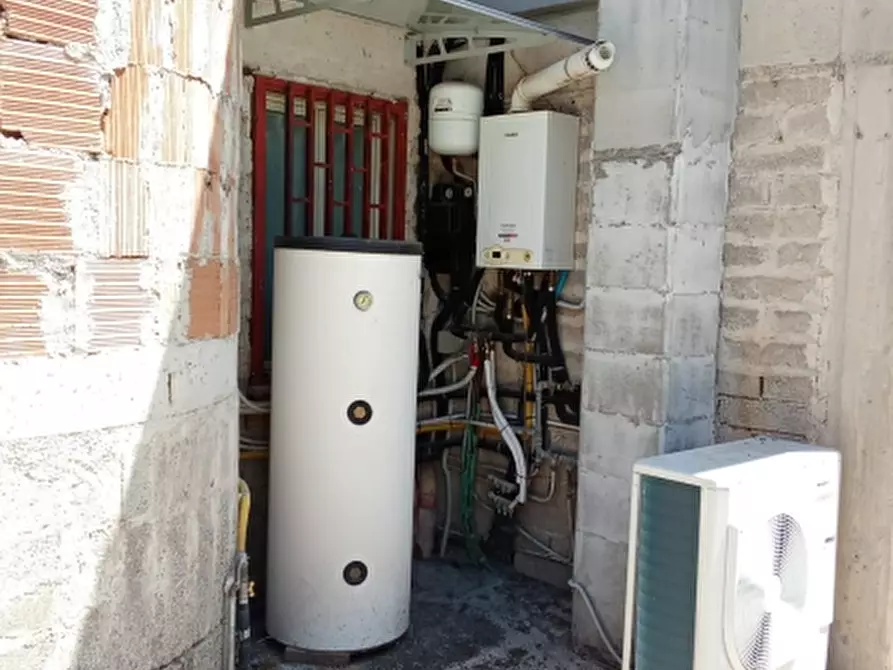 Immagine 11 di Villa in vendita  a Vairano Patenora