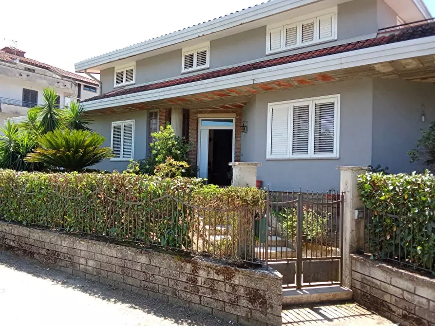 Immagine 2 di Villa in vendita  a Vairano Patenora