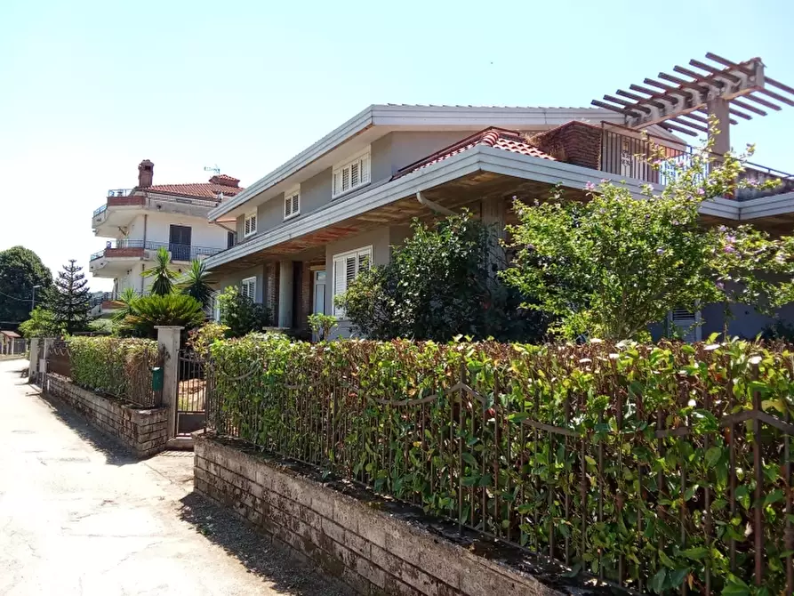 Immagine 1 di Villa in vendita  a Vairano Patenora