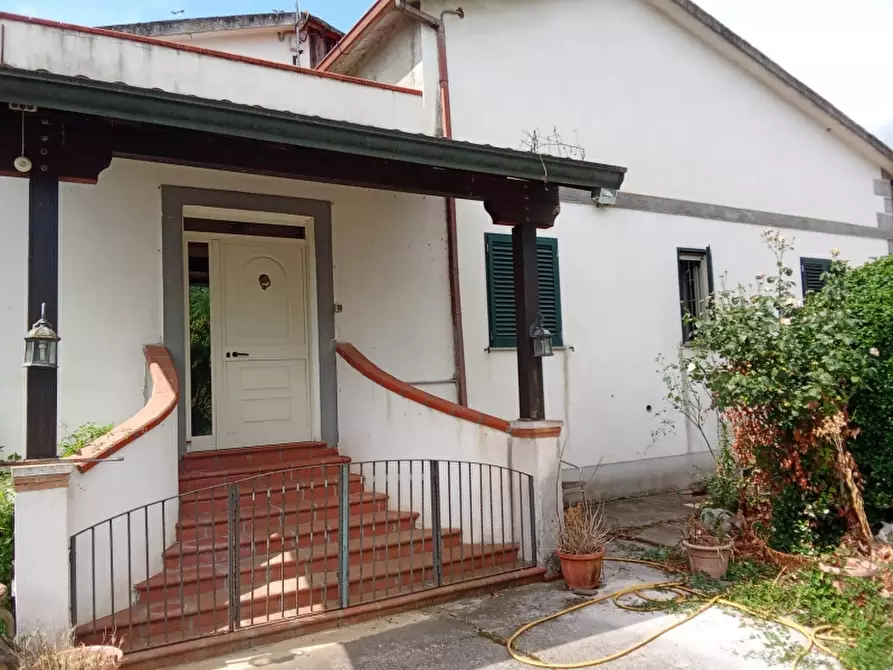 Immagine 1 di Villa in vendita  a Dragoni