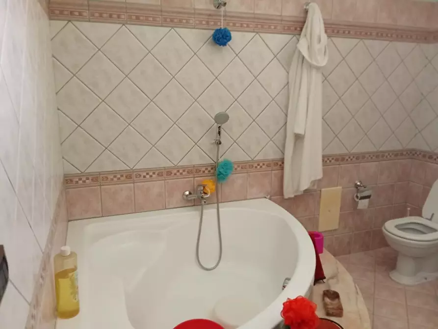 Immagine 10 di Villa in vendita  a Dragoni