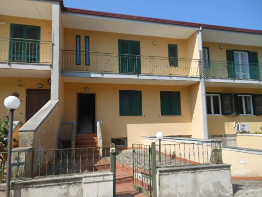 Immagine 1 di Villetta a schiera in vendita  a Teano