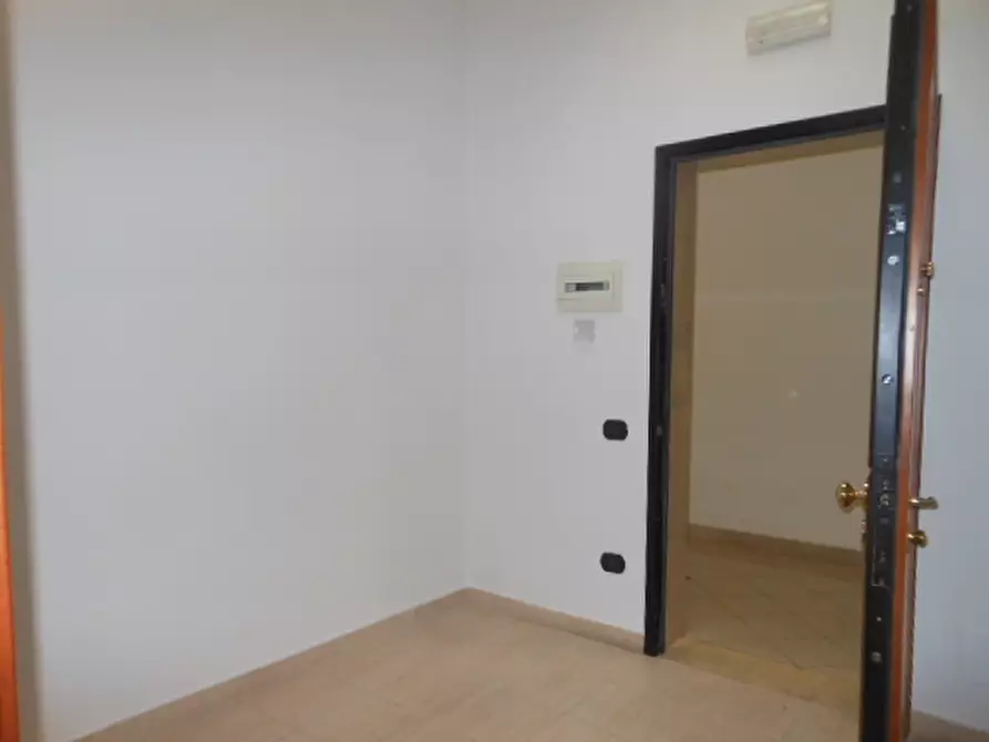 Immagine 4 di Ufficio in vendita  in VIA CERASELLE a Caianello
