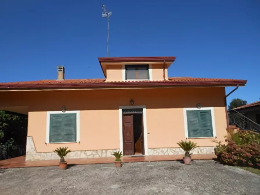 Immagine 1 di Villa in vendita  a Marzano Appio