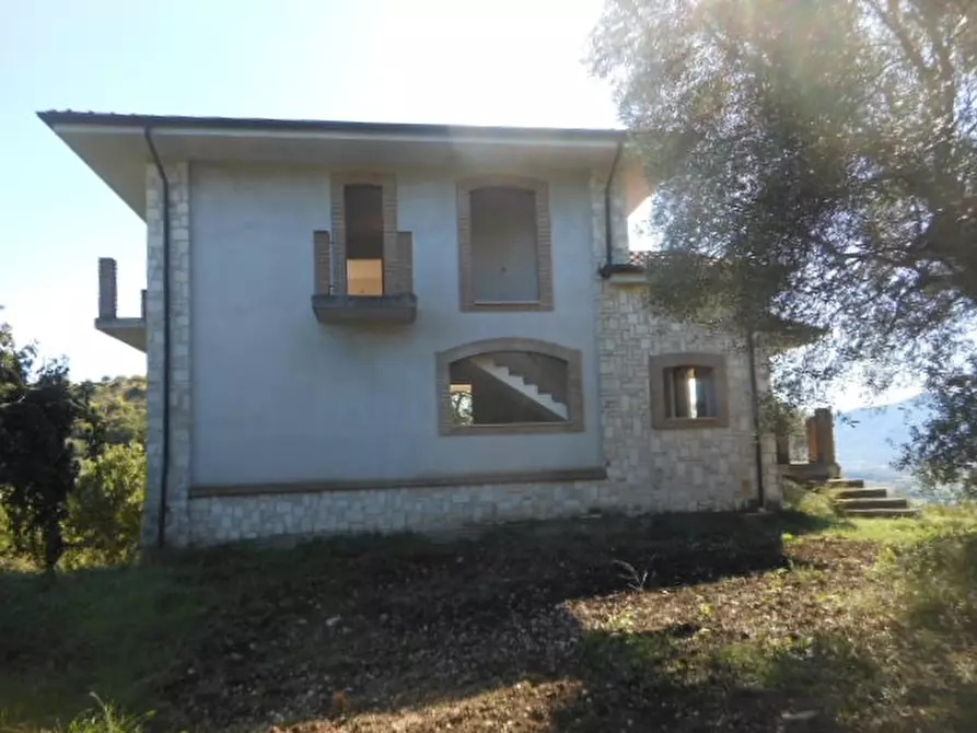 Immagine 1 di Villa in vendita  a Pietravairano