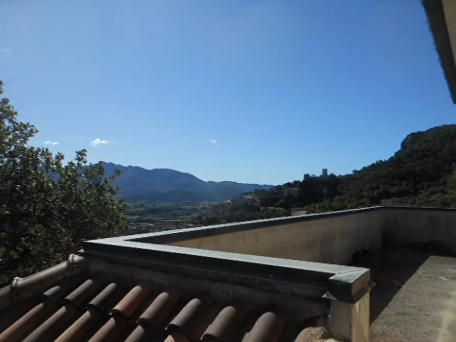 Immagine 11 di Villa in vendita  a Pietravairano