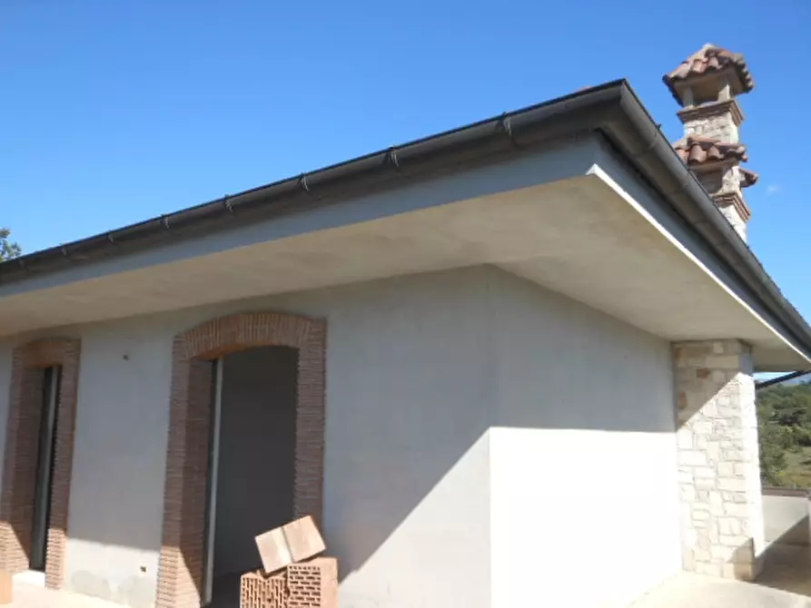 Immagine 21 di Villa in vendita  a Pietravairano