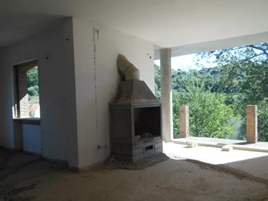 Immagine 2 di Villa in vendita  a Pietravairano