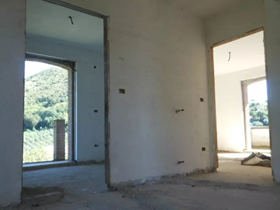 Immagine 9 di Villa in vendita  a Pietravairano