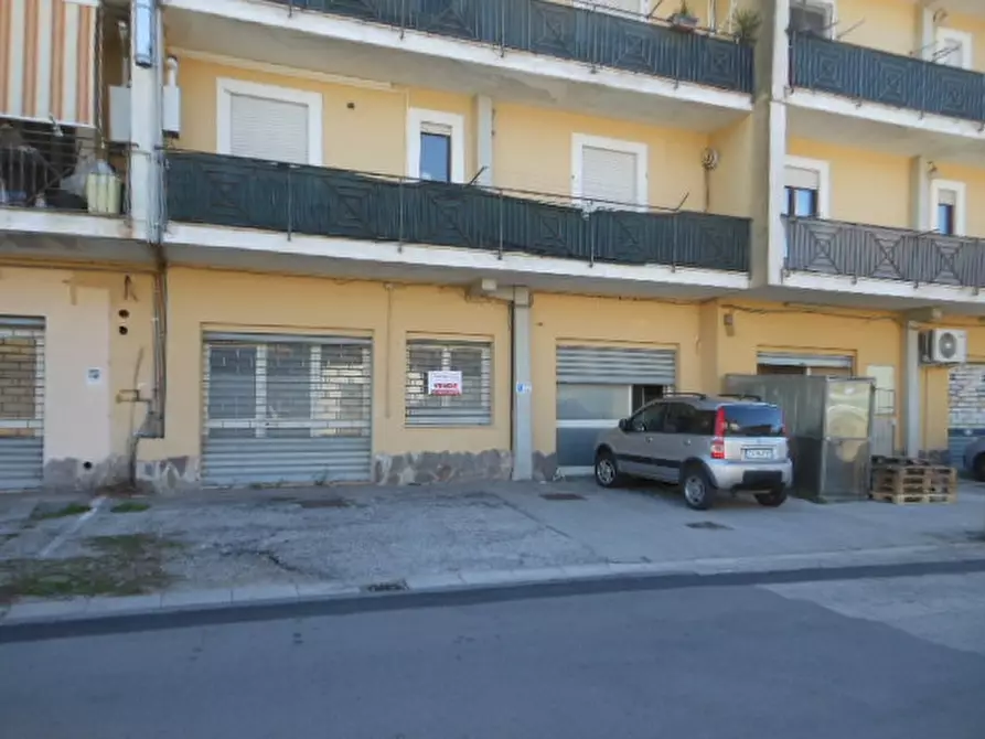 Immagine 11 di Locale commerciale in vendita  a Vairano Patenora