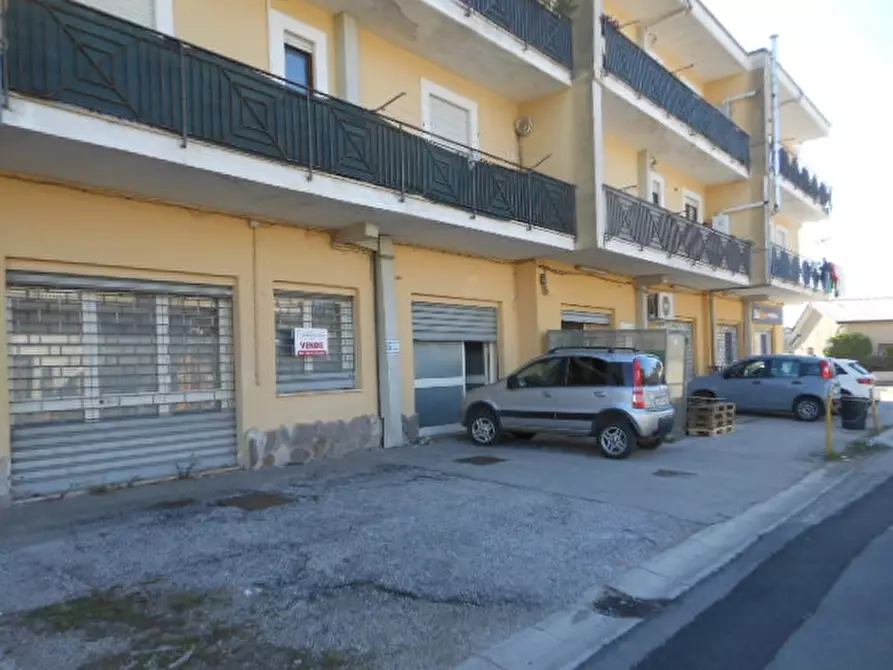 Immagine 3 di Locale commerciale in vendita  a Vairano Patenora