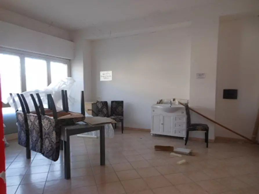 Immagine 4 di Locale commerciale in vendita  a Vairano Patenora