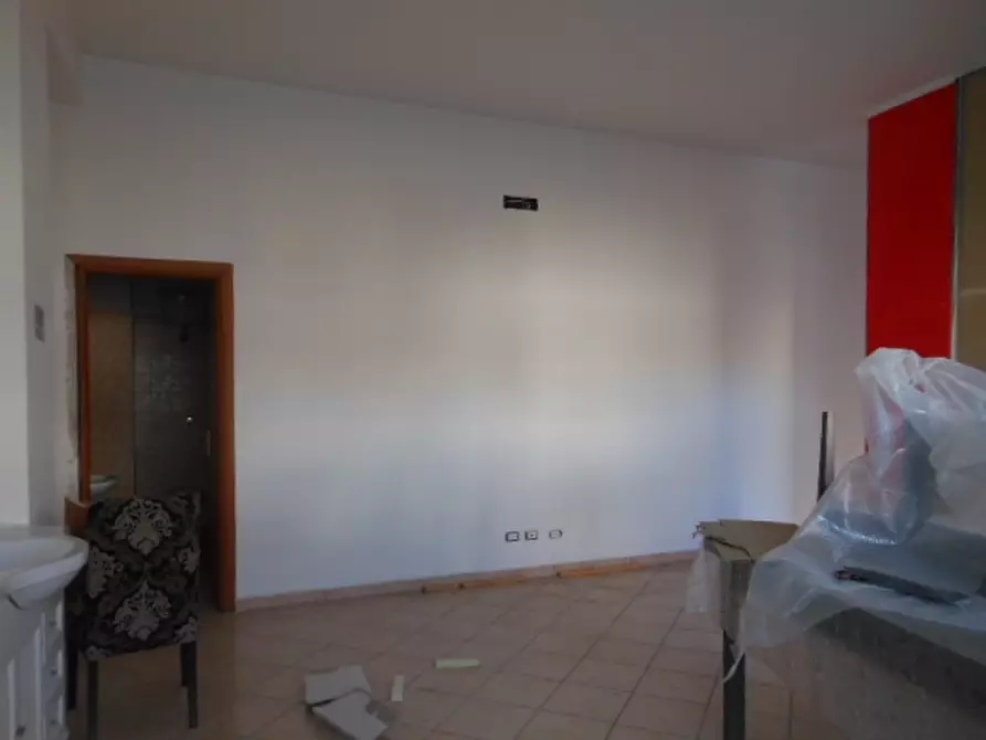 Immagine 5 di Locale commerciale in vendita  a Vairano Patenora