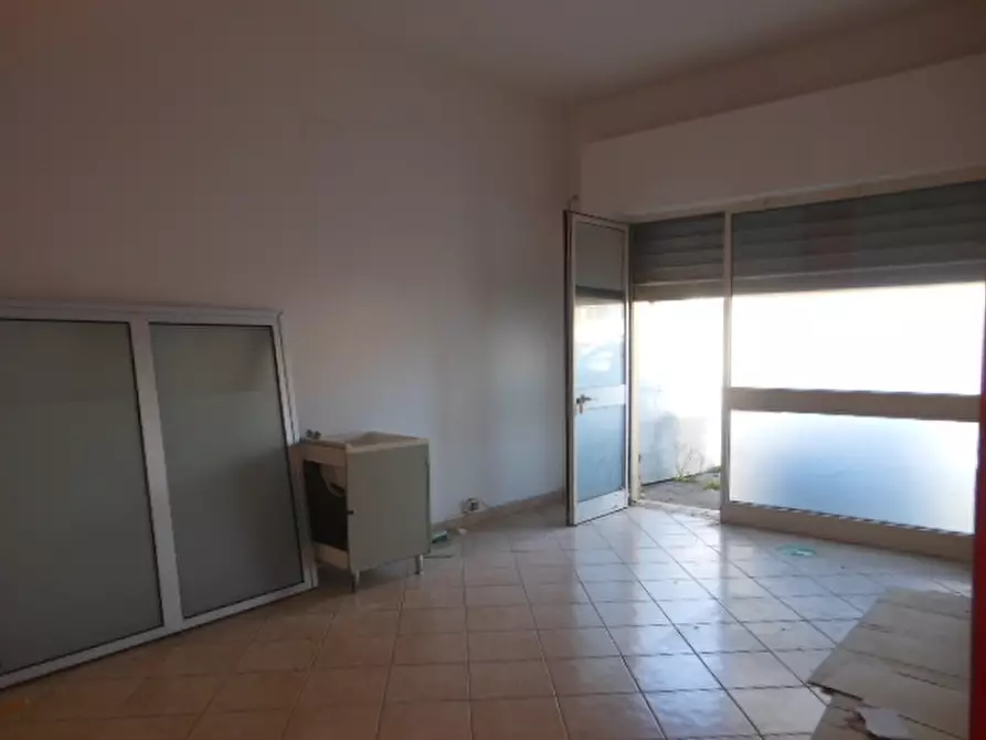 Immagine 7 di Locale commerciale in vendita  a Vairano Patenora