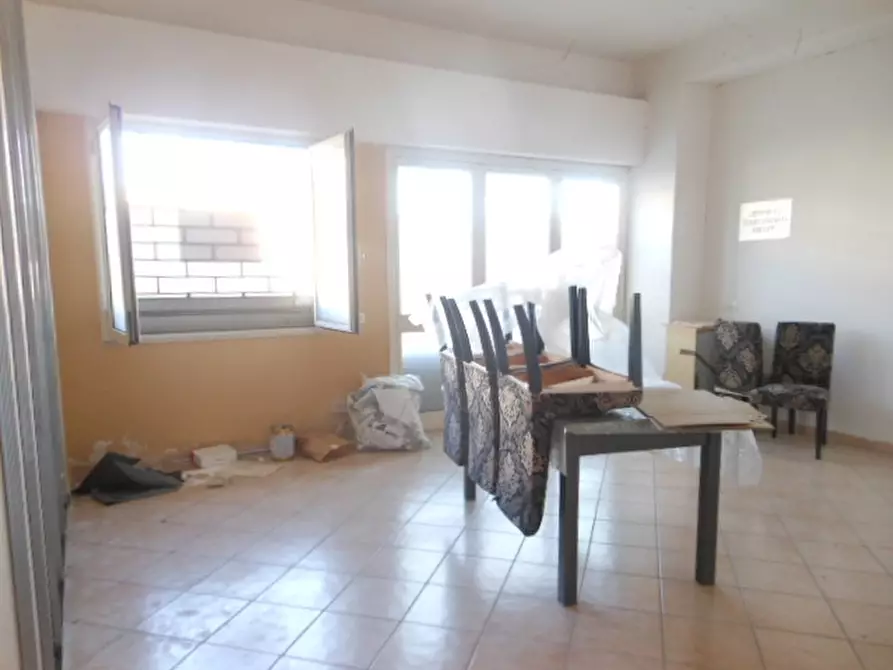 Immagine 8 di Locale commerciale in vendita  a Vairano Patenora