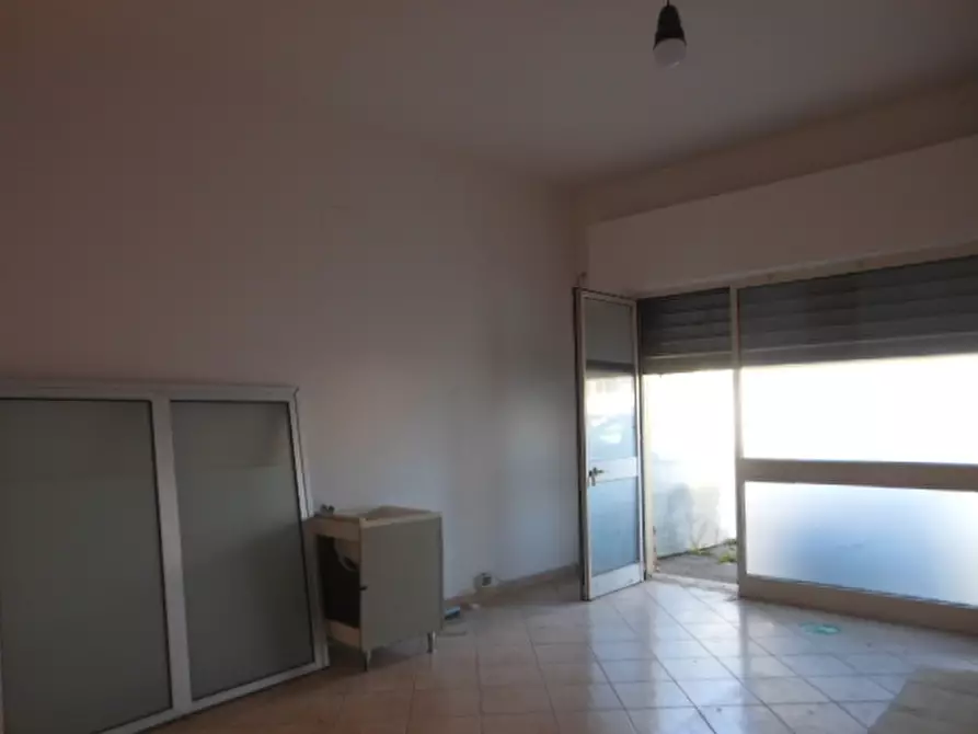 Immagine 9 di Locale commerciale in vendita  a Vairano Patenora