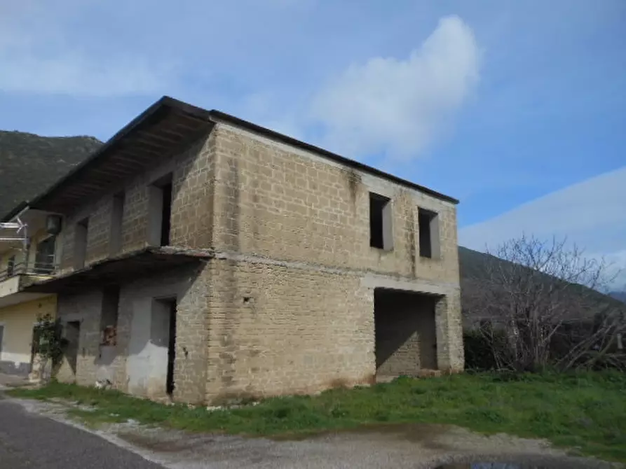 Immagine 2 di Casa indipendente in vendita  a Pietravairano