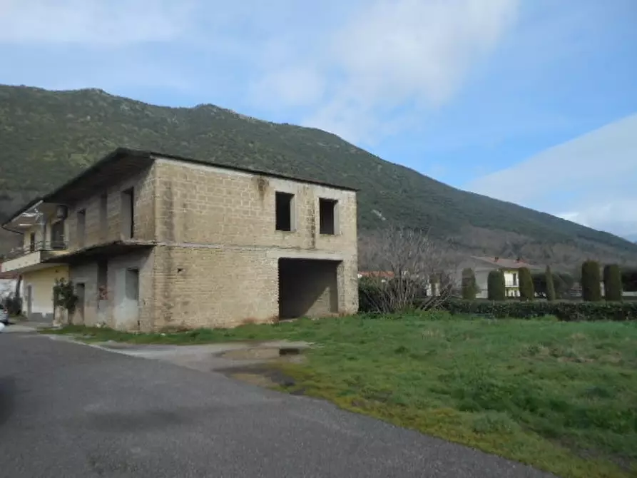 Immagine 3 di Casa indipendente in vendita  a Pietravairano