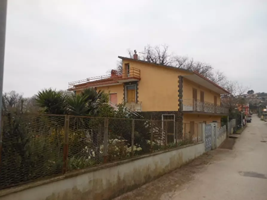 Immagine 2 di Casa indipendente in vendita  a Teano