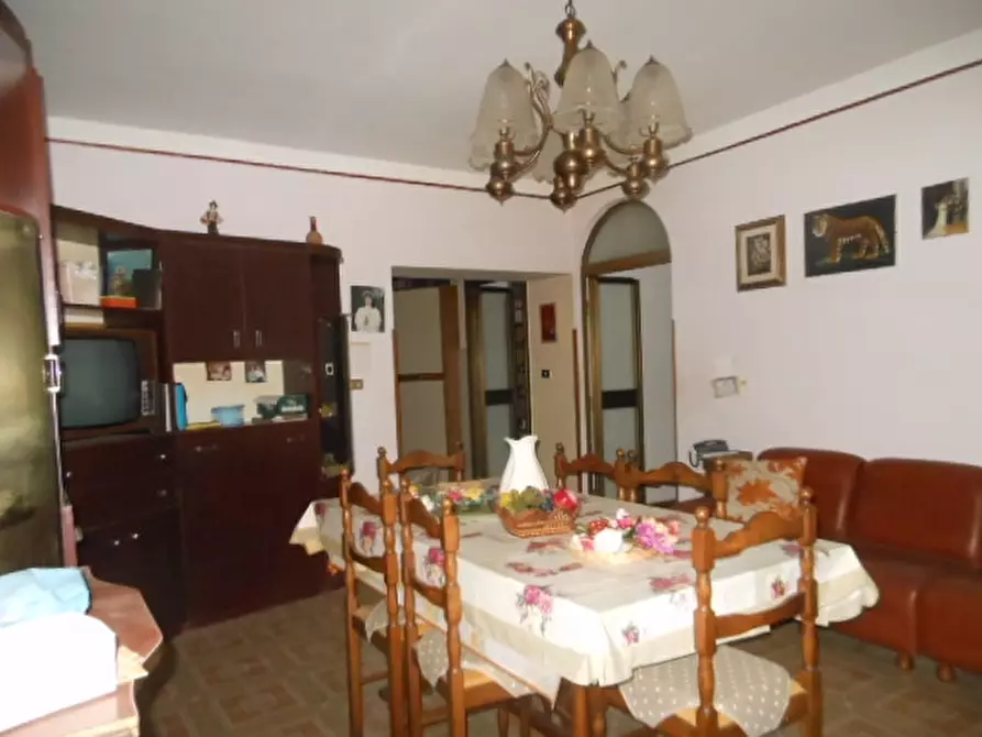 Immagine 12 di Casa indipendente in vendita  a Teano