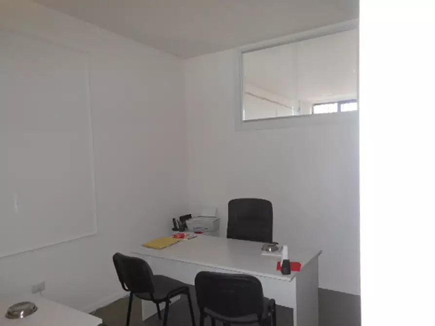 Immagine 11 di Locale commerciale in vendita  in VIA NAPOLI a Vairano Patenora