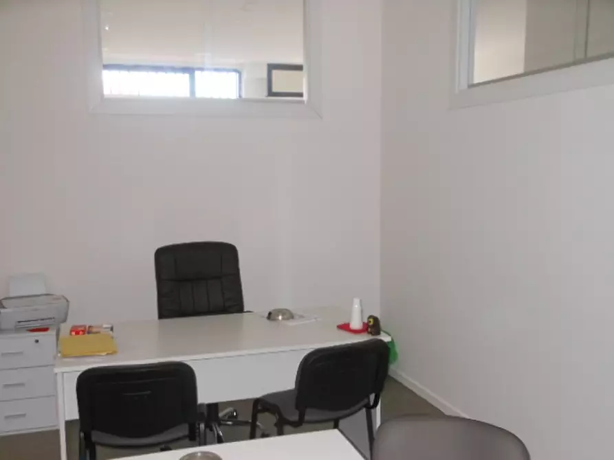 Immagine 12 di Locale commerciale in vendita  in VIA NAPOLI a Vairano Patenora