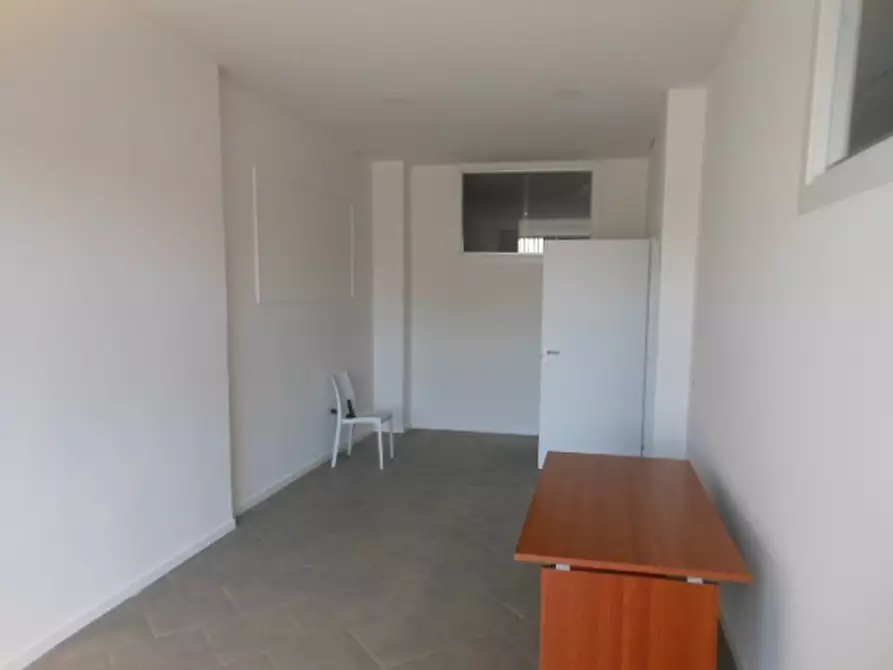 Immagine 5 di Locale commerciale in vendita  in VIA NAPOLI a Vairano Patenora