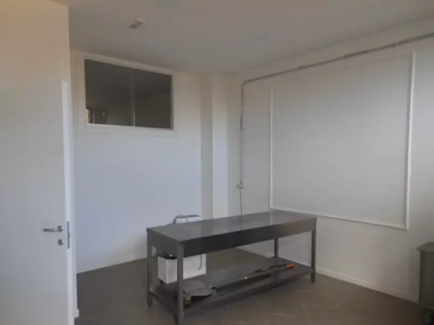 Immagine 9 di Locale commerciale in vendita  in VIA NAPOLI a Vairano Patenora