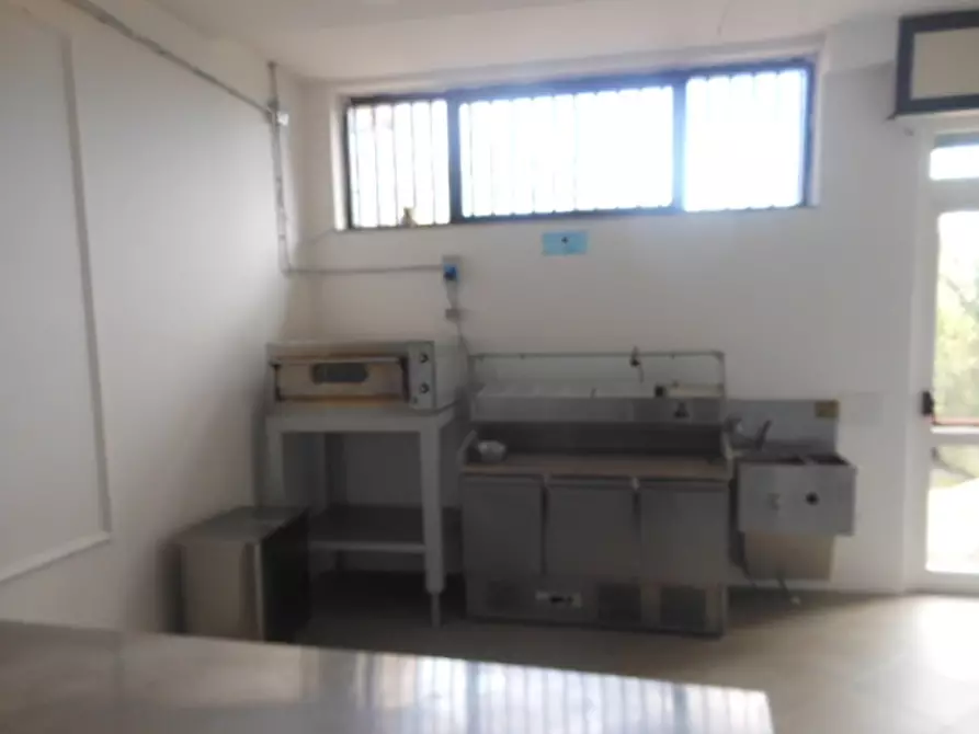 Immagine 10 di Locale commerciale in vendita  in VIA NAPOLI a Vairano Patenora