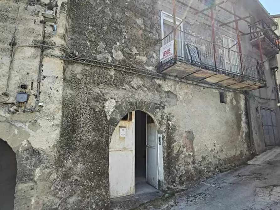 Immagine 1 di Porzione di casa in vendita  a Teano