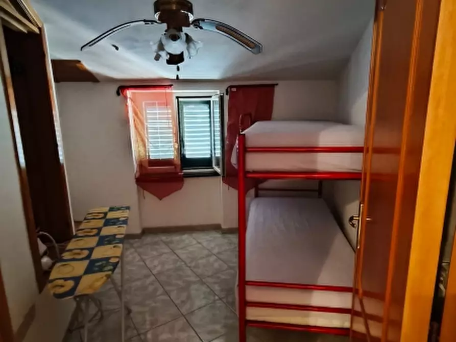 Immagine 14 di Porzione di casa in vendita  a Teano