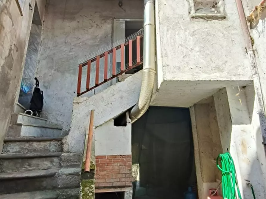 Immagine 16 di Porzione di casa in vendita  a Teano