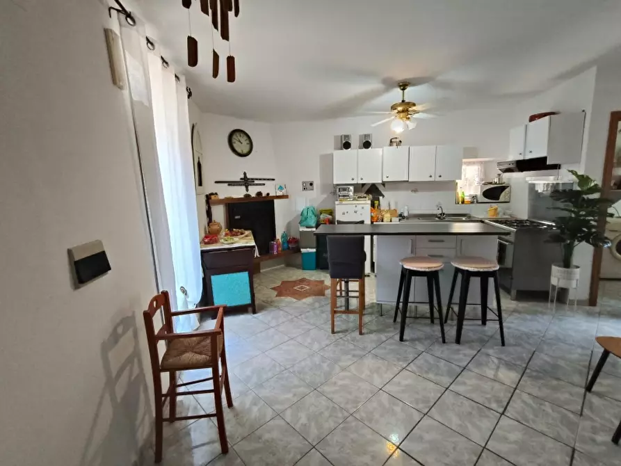 Immagine 4 di Porzione di casa in vendita  a Teano
