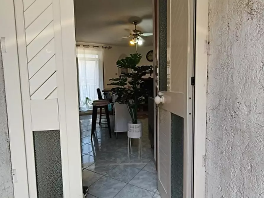 Immagine 21 di Porzione di casa in vendita  a Teano