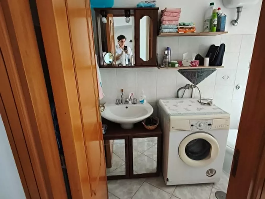 Immagine 24 di Porzione di casa in vendita  a Teano