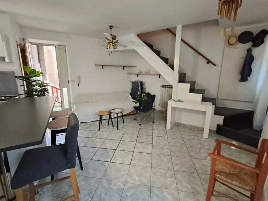 Immagine 25 di Porzione di casa in vendita  a Teano