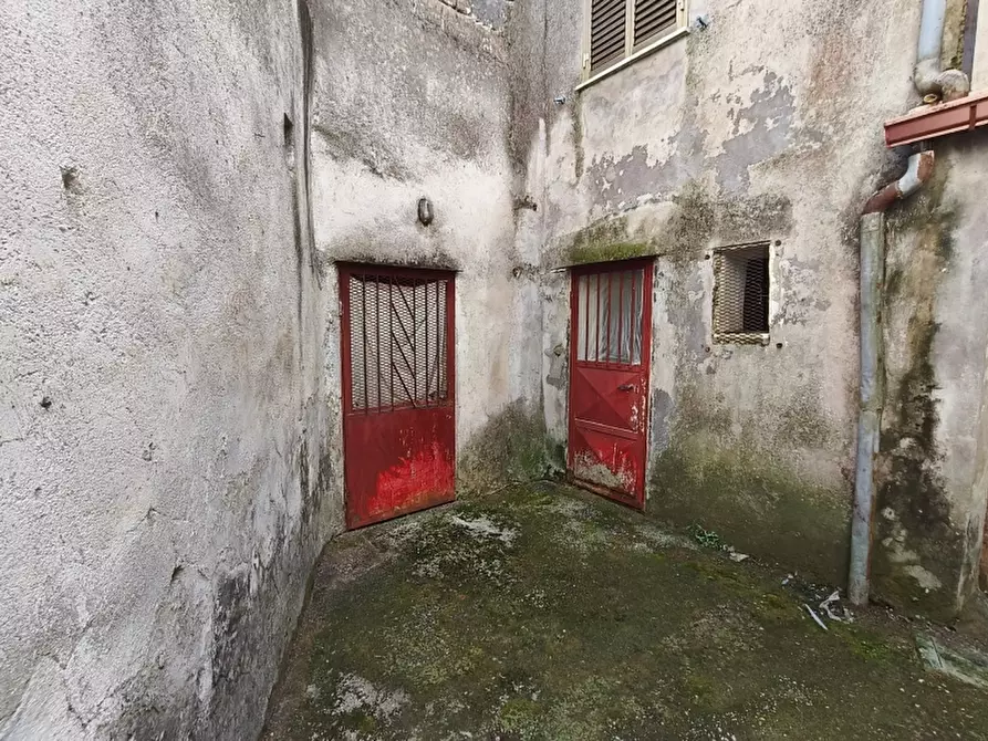 Immagine 13 di Porzione di casa in vendita  a Teano