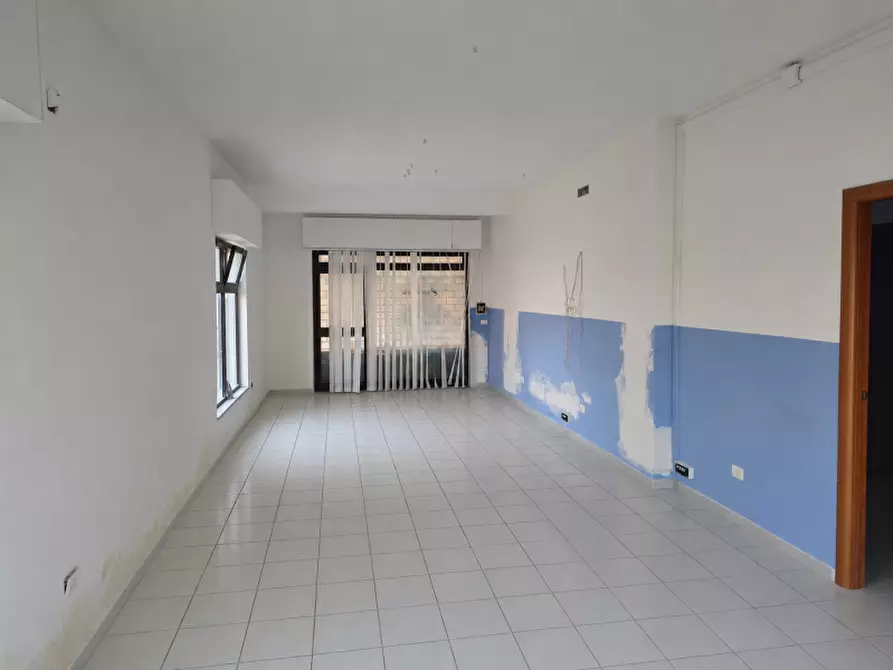 Immagine 1 di Locale commerciale in affitto  in Via Napoli 208 a Vairano Patenora