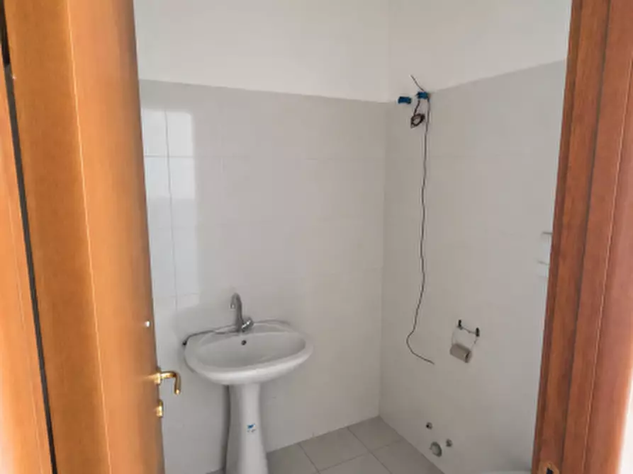 Immagine 4 di Locale commerciale in affitto  in Via Napoli 208 a Vairano Patenora