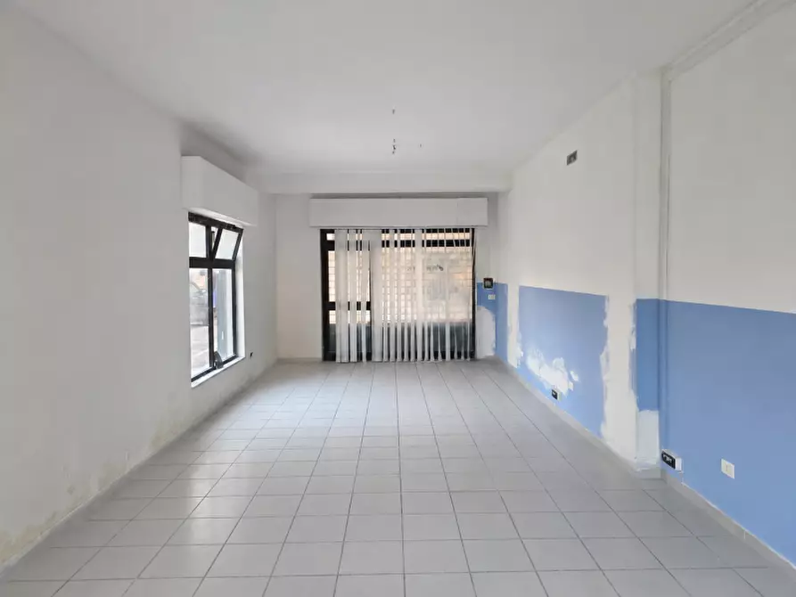 Immagine 5 di Locale commerciale in affitto  in Via Napoli 208 a Vairano Patenora