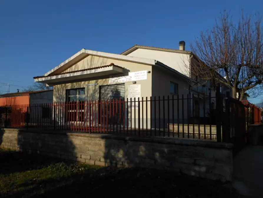 Immagine 2 di Locale commerciale in vendita  a Pietramelara